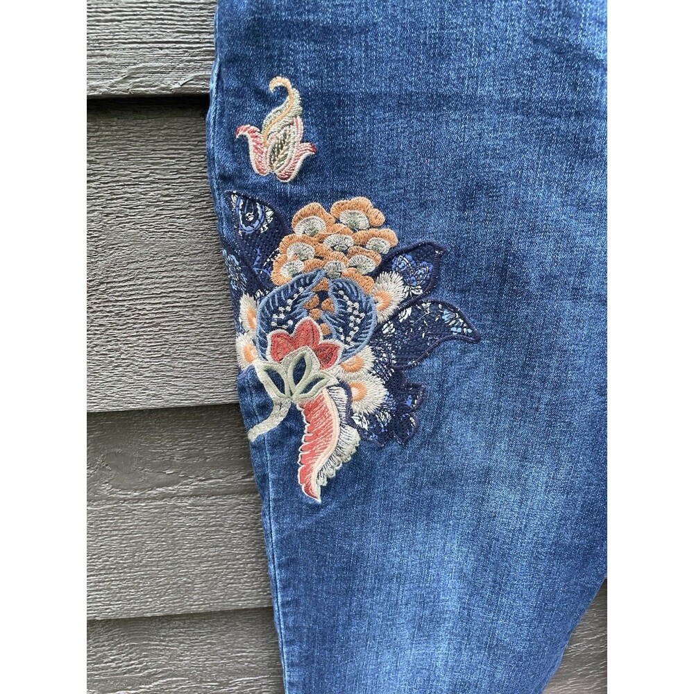 Chico’s 2.5 Pull On Jegging Ankle Jean Floral Embroidery Stretch Denim Sz 14R - Picture 16 of 16